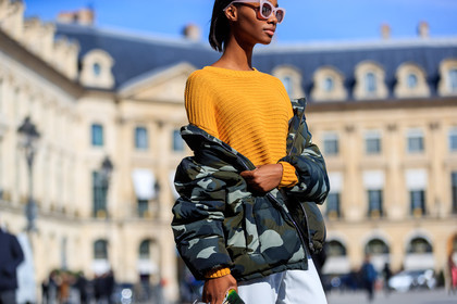 camo jacket, camouflage, down jacket, graphic jacket, green jacket, off the shoulder, orange sweater, printed jacket, sunglasses, trousers, white pants, street style, jonathan paciullo, FW, frenchystyle, fashion week, PFW, PARIS, AUTUMN WINTER 2018-2019, FALL WINTER 2018-2019, FW 18-19, horizontal, atmosphere details, model