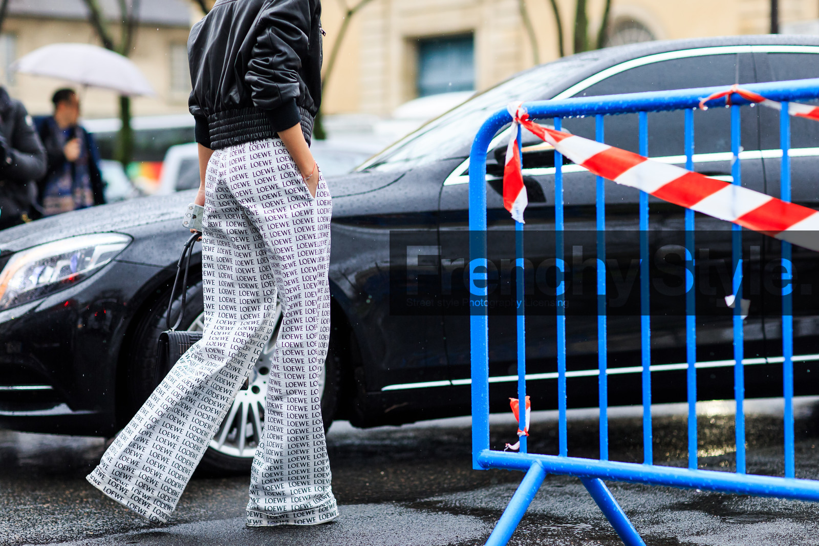 atmosphere details, AUTUMN WINTER 2016-2017, AW 16-17, black bag, black jacket, bomber jacket, detail, FALL WINTER 2016-2017, fashion week, frenchystyle, FW, FW 16-17, graphic pants, horizontal, jonathan paciullo, leather bag, loewe, PARIS, PFW, printed pants, street style, trousers, umbrella, white pants