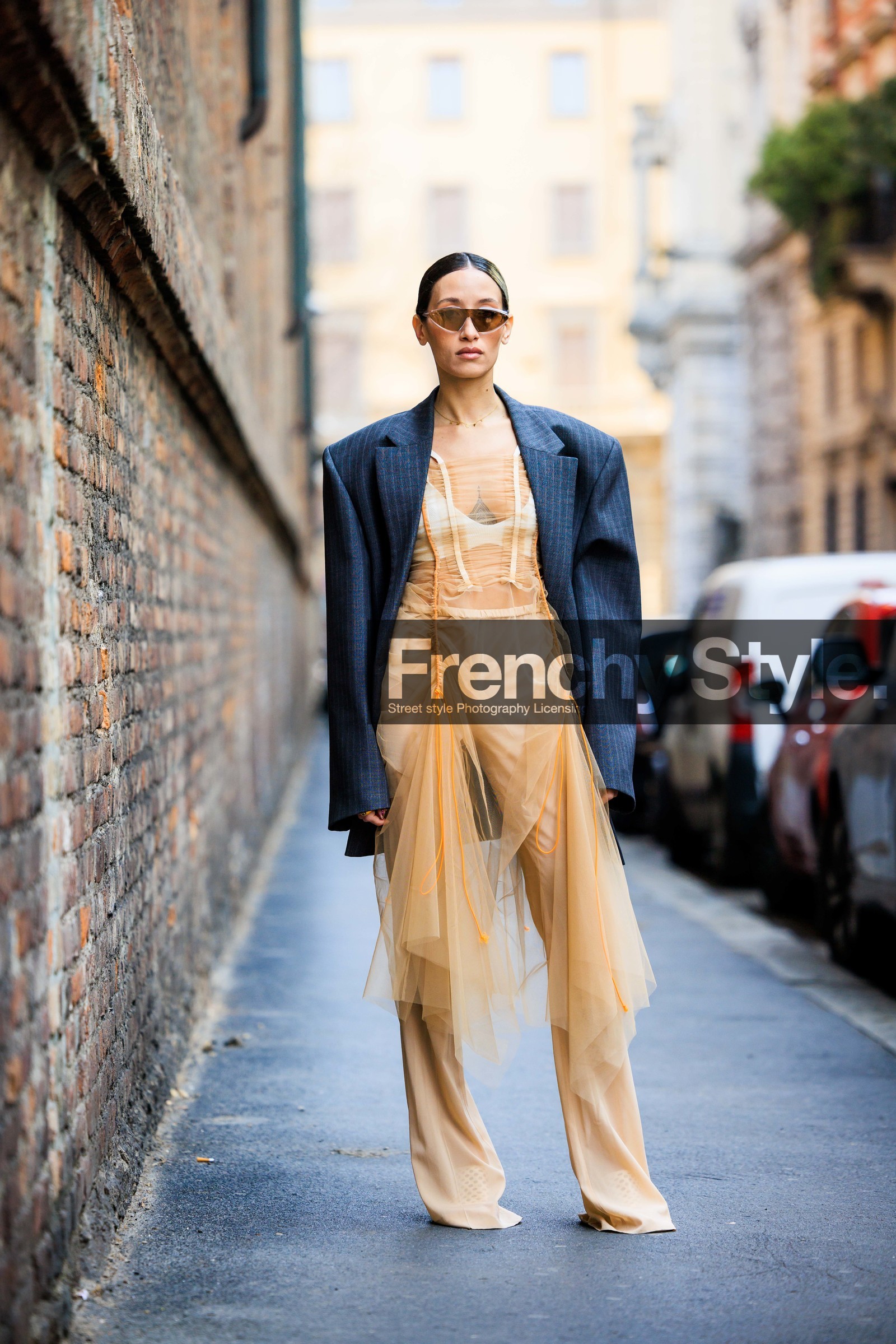blazer, oversized blazer, balenciaga blazer, tulle dress, assymetric dress, beige pants, flared pants, sunglasses, grey blazer, white bra, alexandra guerain, street style, jonathan paciullo, FW, frenchystyle, fashion week, MFW, MILAN, FALL WINTER 2022_2023, AUTUMN WINTER 2022-2023, FW 22-23, vertical, full length