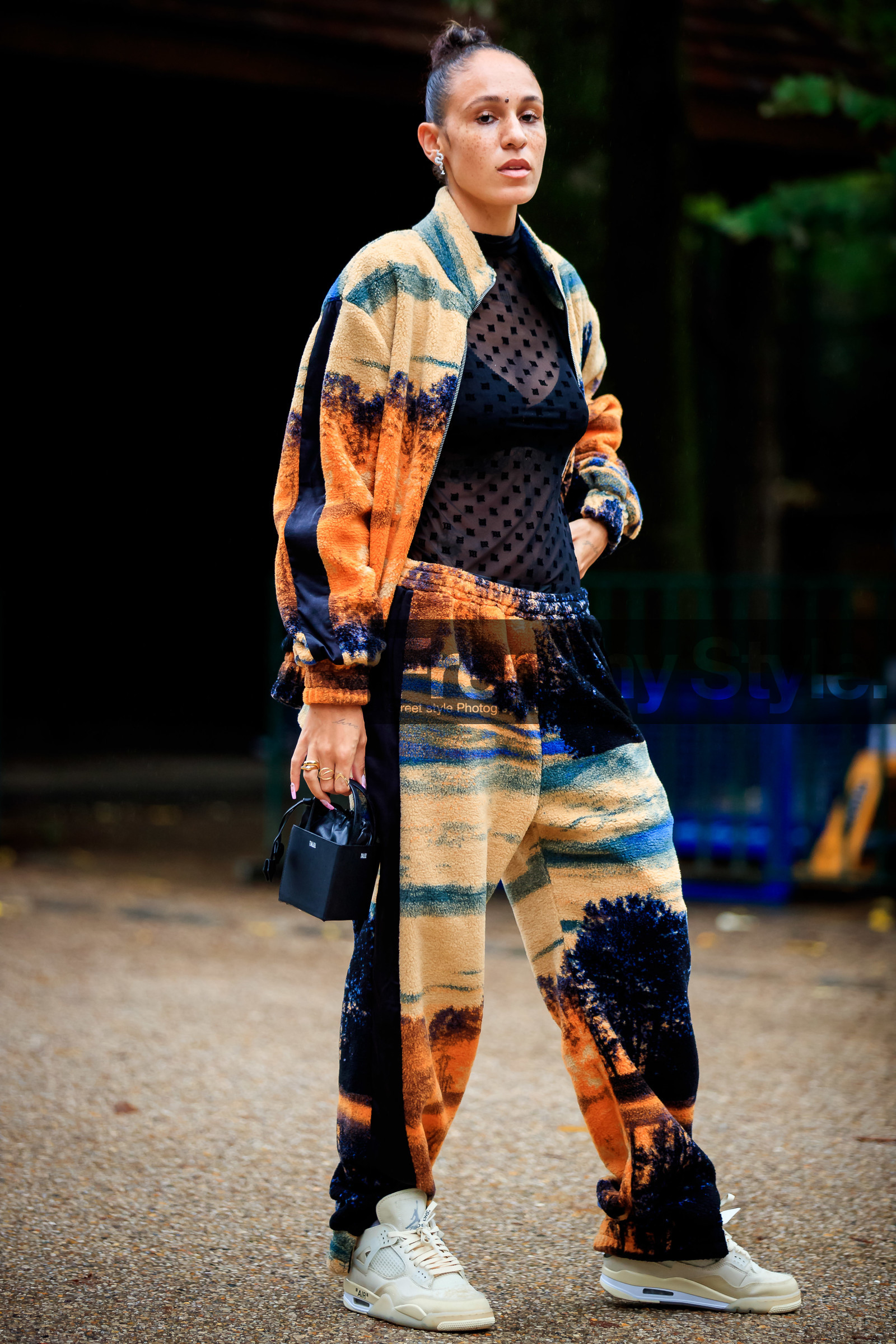 hera pradel, talel bag, black leather bag, mini bag, hand bag, box bag, fur jacket, fur pants, orange jacket, orange pants, yellow jacket, yellow pants, printed jacket, printed pants, jogging pants, sportswear, sportswear jacket, zipped jacket, landscape printed jacket, landscape printed pants, nike shoes, white leather sneakers, air max sneakers, air jordan shoes, black top, sheer top, velvet top, multicolor jacket, multicolor pants, fashion week, frenchystyle, FW, jonathan paciullo, street style, PFW, PARIS, SPRING SUMMER 2021, SS 21, vertical, full length