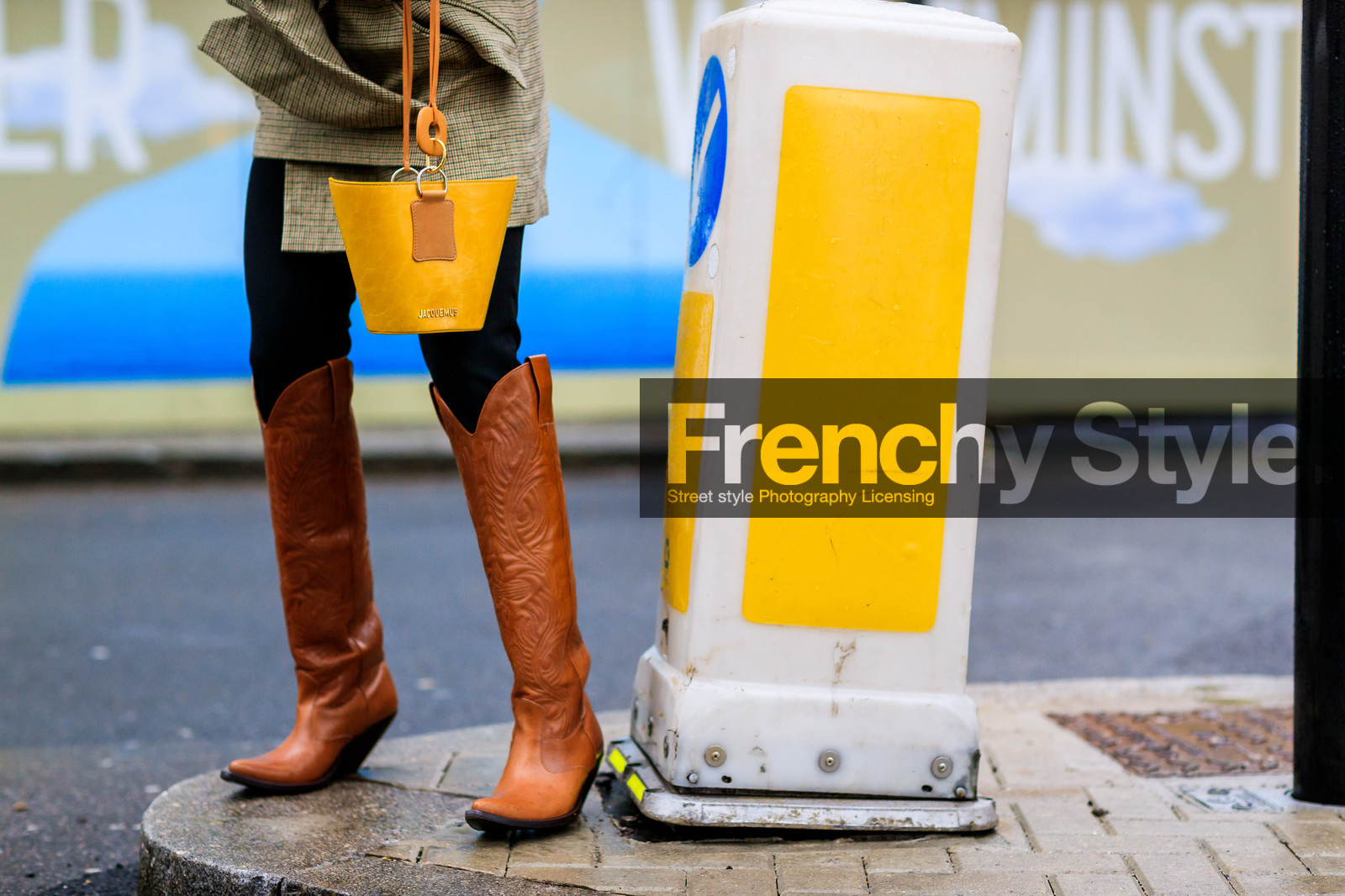 beige jacket, brown boots, cowboy boots, high boots, high heels, leather bag, leather shoes, yellow bag, street style, jonathan paciullo, FW, frenchystyle, fashion week, LFW, LONDON, AUTUMN WINTER 2018-2019, AW 18-19, FALL WINTER 2018-2019, FW 18-19, horizontal, atmosphere details, detail, anna rosa vitiello