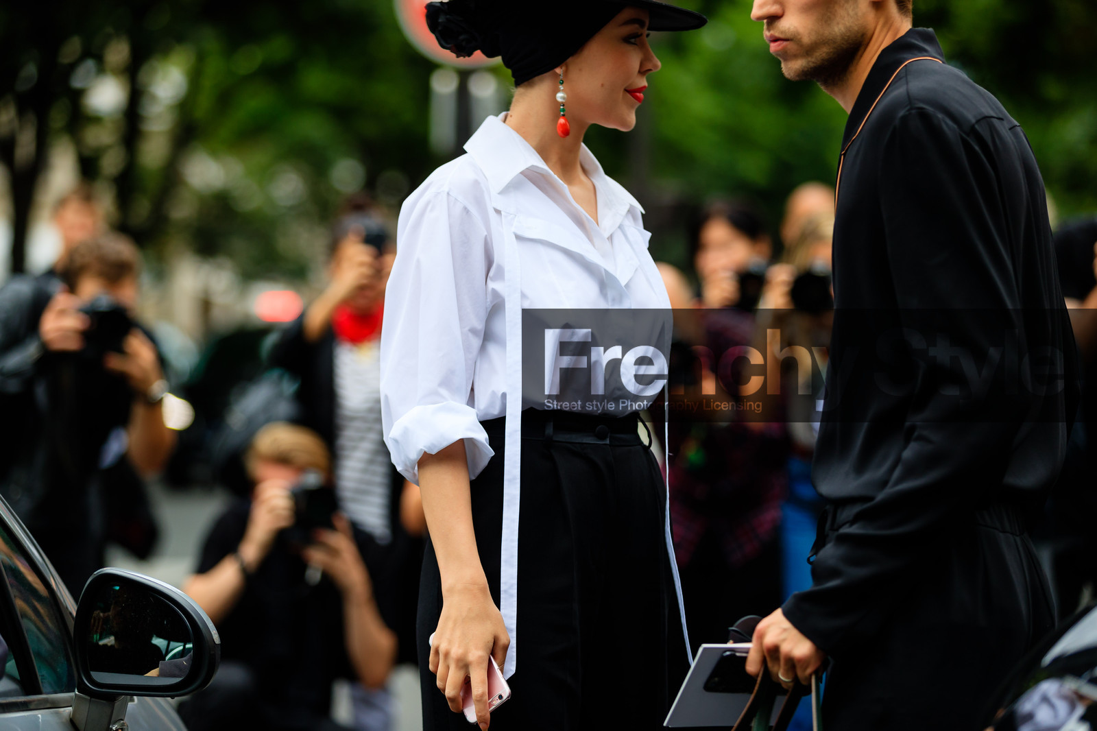 atmosphere details, AUTUMN WINTER 2016-2017, AW 16-17, black hat, black pants, detail, earrings, FALL WINTER 2016-2017, fashion week, frenchystyle, FW, FW 16-17, HAUTE COUTURE, high waist, horizontal, jonathan paciullo, MENSWEAR, PARIS, PFW, red lips, rolled up sleeves, street style, trousers, turban, ulyana sergeenko, white shirt, wide pants