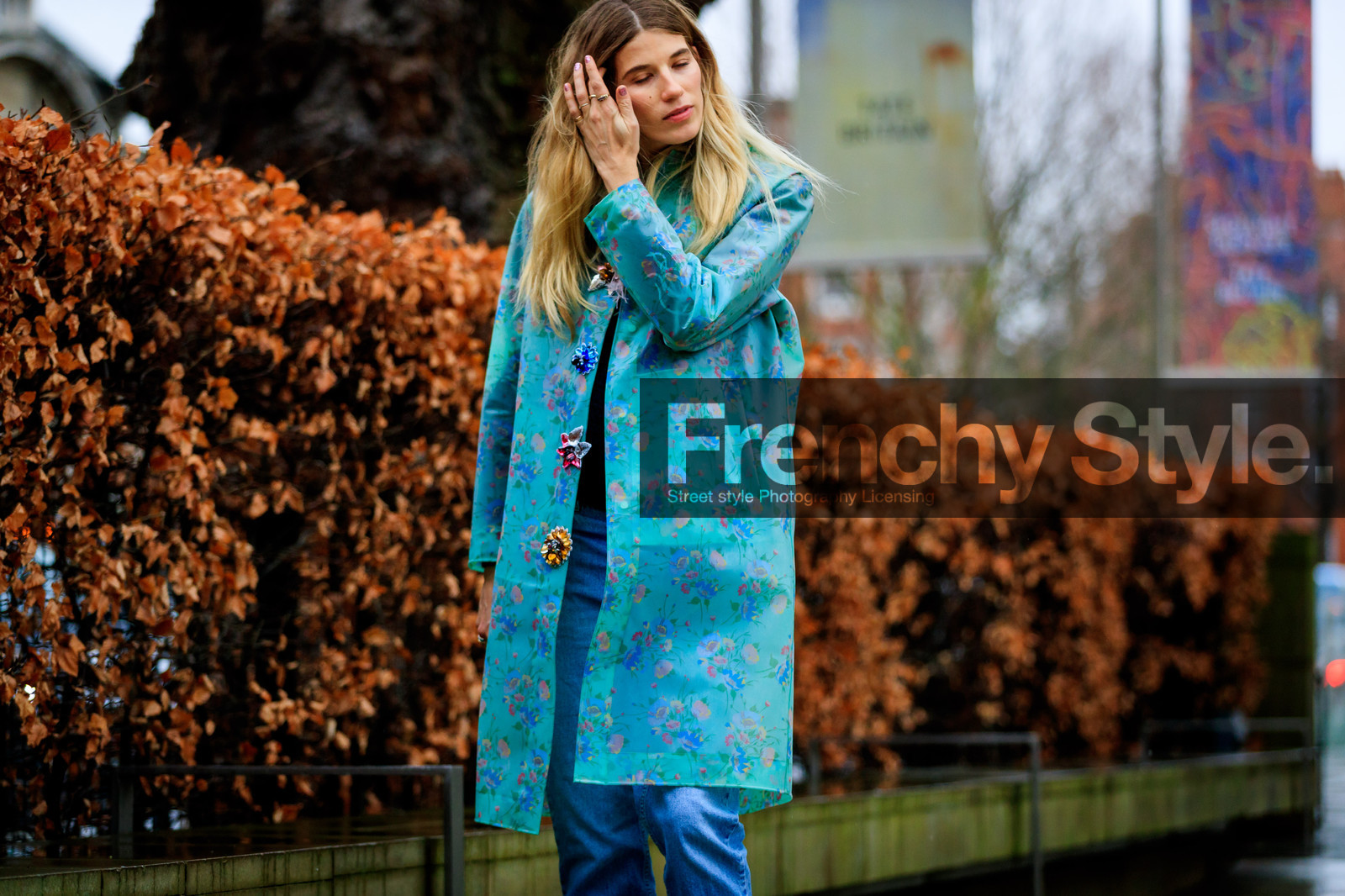blue denim, blue jacket, denim pants, floral, flowers, graphic jacket, jeans, printed jacket, trousers, street style, jonathan paciullo, FW, frenchystyle, fashion week, LFW, LONDON, AUTUMN WINTER 2018-2019, AW 18-19, FALL WINTER 2018-2019, FW 18-19, horizontal, atmosphere details, detail, veronika heilbrunner