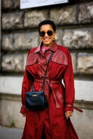 red trenchcoat, leather trench, hermes bag, crossbody bag, black handbag, birkin bag, black sunglasses, golden loops, tamu mcpherson, street style, jonathan paciullo, FW, frenchystyle, fashion week, AUTUMN WINTER 2022-2023, FALL WINTER 2022_2023, FW 22-23, PFW, PARIS, vertical, detail