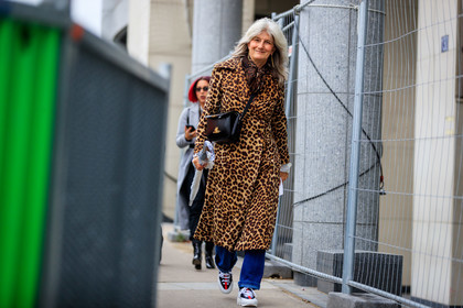 leopard printed coat, leopard printed scarf, long coat, celine bag, black leather bag, crossbody bag, white sneakers, navy blue sneakers, fashion week, frenchystyle, FW, jonathan paciullo, street style, SPRING SUMMER 2020, SS 20, PFW, PARIS, horizontal, atmosphere details, full length