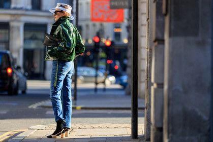 beige shoes, black bag, blue denim, chanel, denim pants, green jacket, hermès, high heels, jeans, leather bag, leather jacket, leather shoes, sunglasses, transparent hat, trousers, street style, jonathan paciullo, FW, frenchystyle, fashion week, LFW, LONDON, AUTUMN WINTER 2018-2019, AW 18-19, FALL WINTER 2018-2019, FW 18-19, horizontal, atmosphere details, full length, sylvia haghjoo