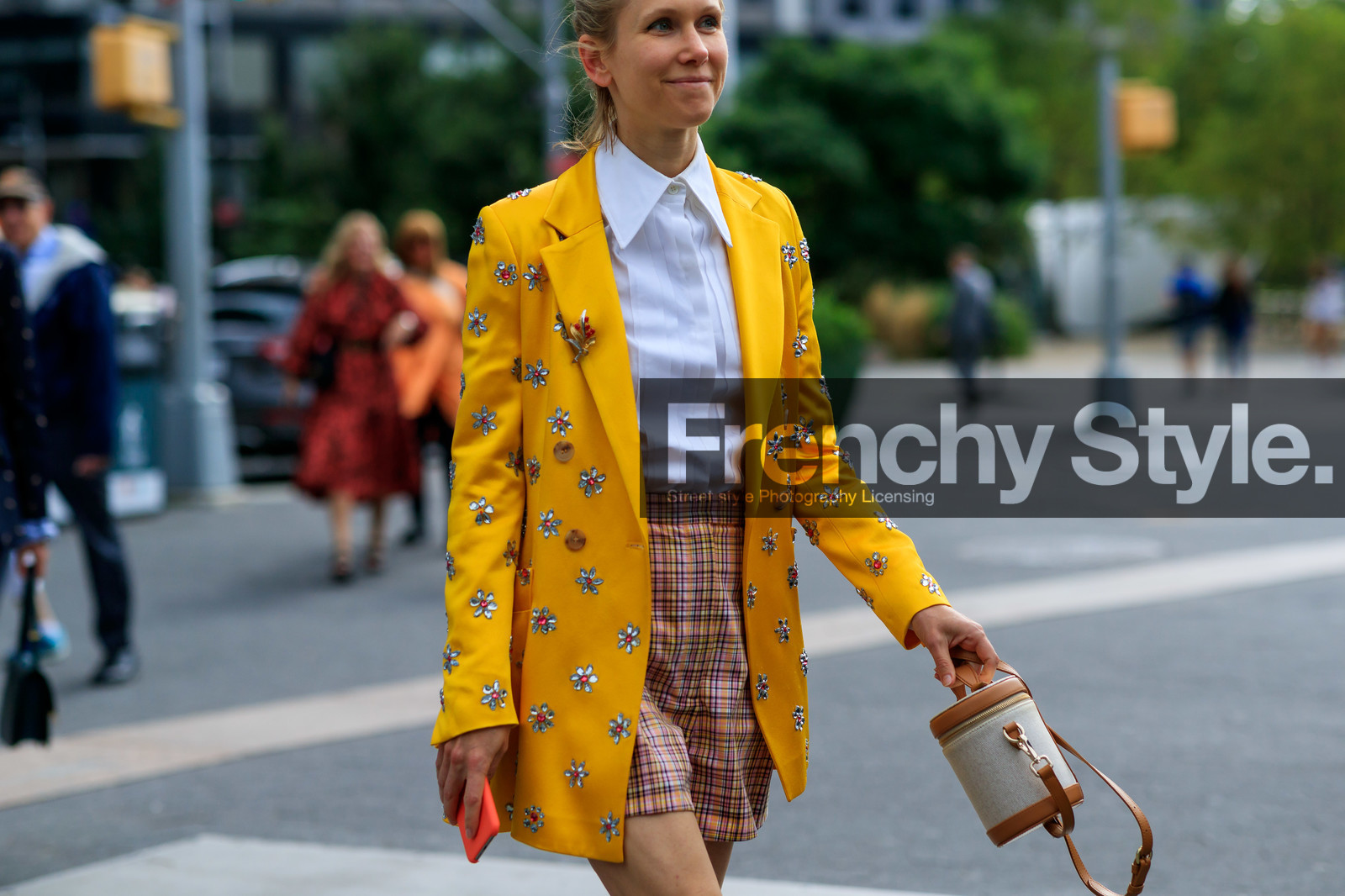 camel bag, checked, embroidered jacket, floral, flowers, graphic jacket, graphic shorts, graphic skirt, high waist, pink shorts, plaid, printed jacket, printed shorts, printed skirt, white shirt, yellow jacket, street style, jonathan paciullo, FW, frenchystyle, fashion week, NEW YORK, NYFW, SPRING SUMMER 2020, SS 20, horizontal, atmosphere details, detail