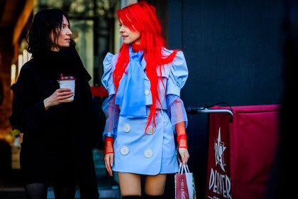 blue scarf, blue shirt, blue skirt, dyed hair, red hair, fashion week, frenchystyle, FW, jonathan paciullo, street style, LFW, LONDON, AUTUMN WINTER 2018-2019, AW 18-19, FALL WINTER 2018-2019, FW 18-19, horizontal, atmosphere details, detail