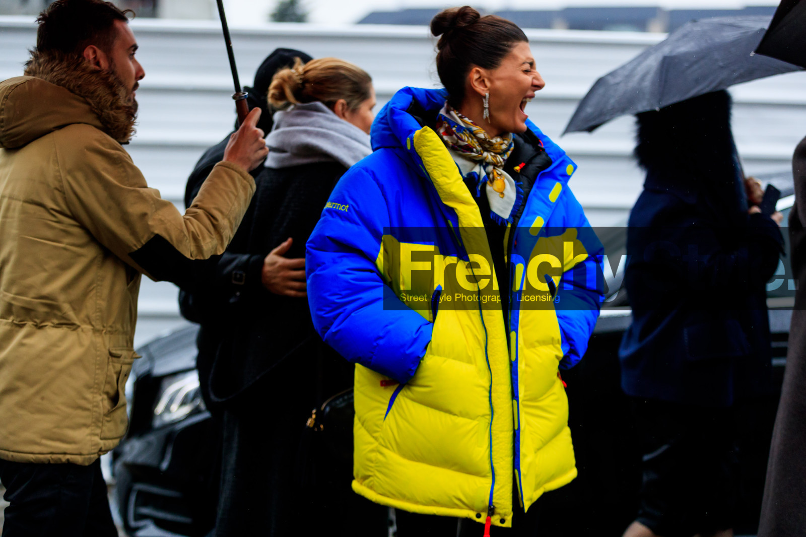 black pants, blue jacket, down jacket, graphic jacket, printed jacket, printed scarf, trousers, yellow jacket, street style, jonathan paciullo, FW, frenchystyle, fashion week, PFW, PARIS, AUTUMN WINTER 2018-2019, FALL WINTER 2018-2019, FW 18-19, horizontal, atmosphere details, giovanna battaglia