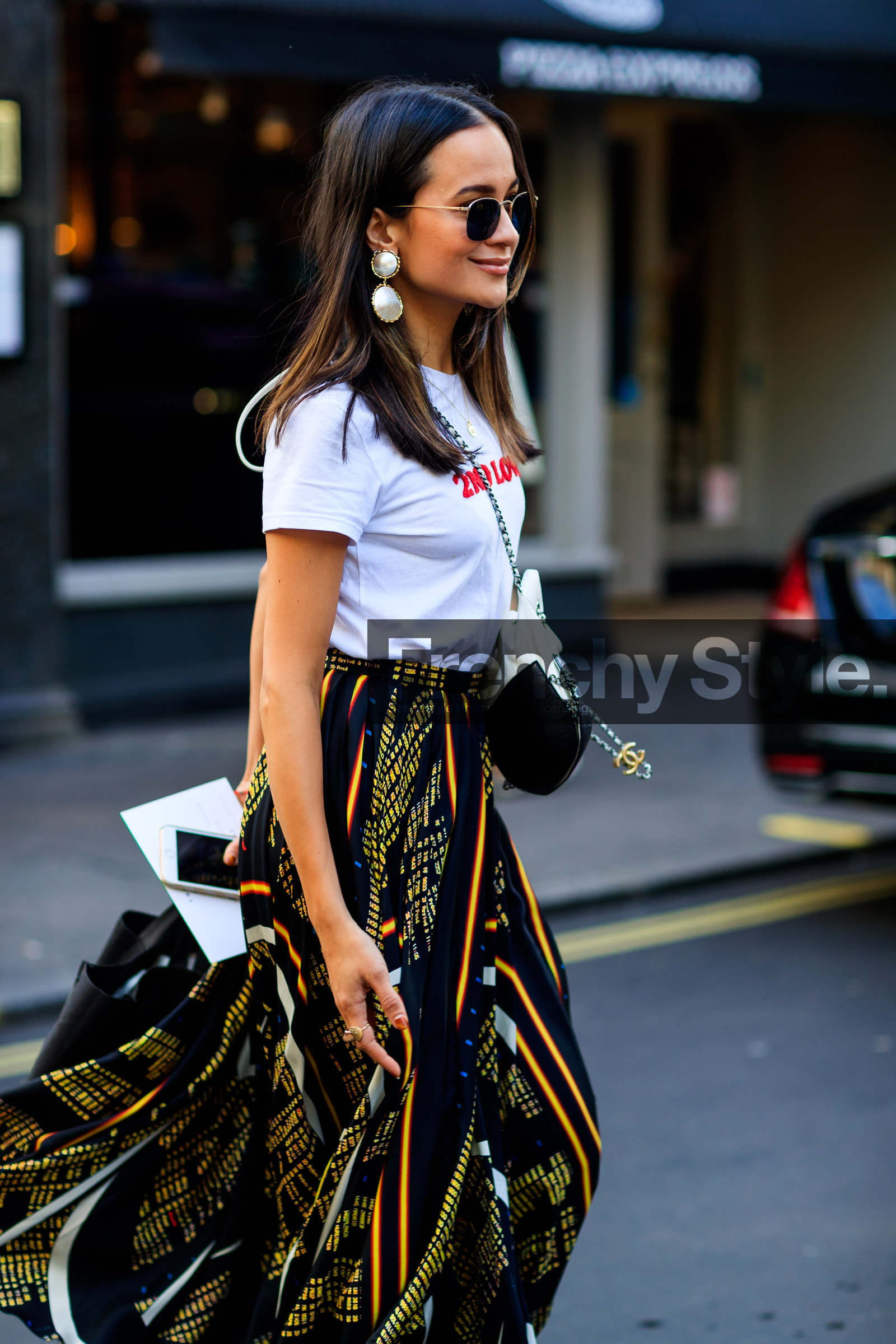anna rosa vitiello, atmosphere details, black and white bag, black skirt, chanel, detail, earrings, fashion week, frenchystyle, FW, graphic skirt, jonathan paciullo, leather bag, LFW, LONDON, printed skirt, printed t shirt, SPRING SUMMER 2018, SS 18, street style, vertical, white t shirt