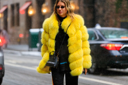 balenciaga, black bag, black pants, black sweater, fur jacket, graphic bag, leather bag, printed bag, sunglasses, trousers, yellow fur, yellow jacket, street style, jonathan paciullo, frenchystyle, NYFW, NEW YORK, AUTUMN WINTER 2019-2020, AW 19-20, FALL WINTER 2019-2020, FW 19-20, FW, fashion week, atmosphere details, horizontal, detail