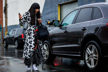 black and white, black bag, embroideries, floral, flowers, fringes, graphic jacket, leather bag, leather shoes, printed jacket, vêtements, white coat, white sneakers, street style, jonathan paciullo, FW, frenchystyle, fashion week, NYFW, NEW YORK, AUTUMN WINTER 2018-2019, AW 18-19, FALL WINTER 2018-2019, FW 18-19, atmosphere details, horizontal, full length, susie lau