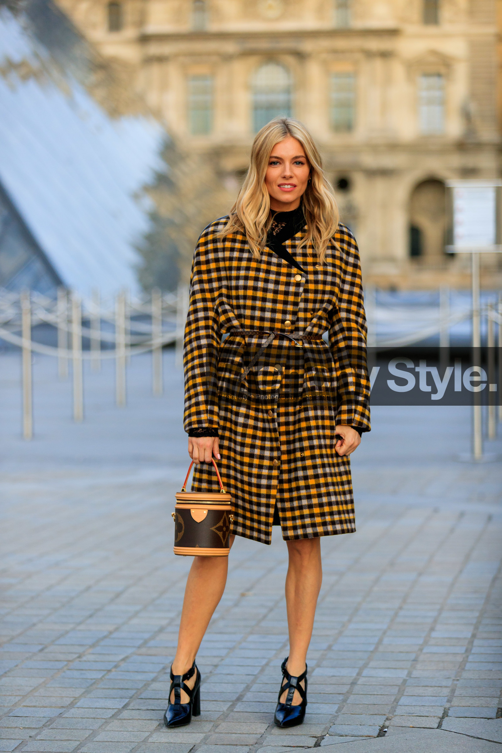 black shoes, camel bag, checked, gingham, graphic bag, graphic jacket, high heels, leather bag, leather shoes, louis vuitton, monogram, plaid, printed bag, printed jacket, yellow coat, PARIS, PFW, street style, jonathan paciullo, FW, frenchystyle, fashion week, AUTUMN WINTER 2019-2020, AW 19-20, FALL WINTER 2019-2020, FW 19-20, vertical, full length