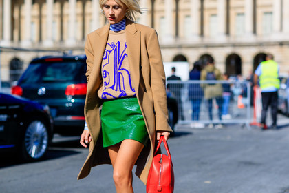 atmosphere details, beige sweater, camel coat, detail, fashion week, frenchystyle, FW, green skirt, horizontal, jonathan paciullo, leather bag, leather skirt, linda tol, PARIS, PFW, printed sweater, red bag, SPRING SUMMER 2017, SS 17, street style