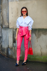 black shoes, high heels, leather bag, leather pants, leather shoes, pink pants, red bag, sunglasses, trousers, white shirt, street style, jonathan paciullo, FW, frenchystyle, fashion week, PFW, PARIS, AUTUMN WINTER 2018-2019, FALL WINTER 2018-2019, FW 18-19, vertical, full length, evangelie smyrniotaki
