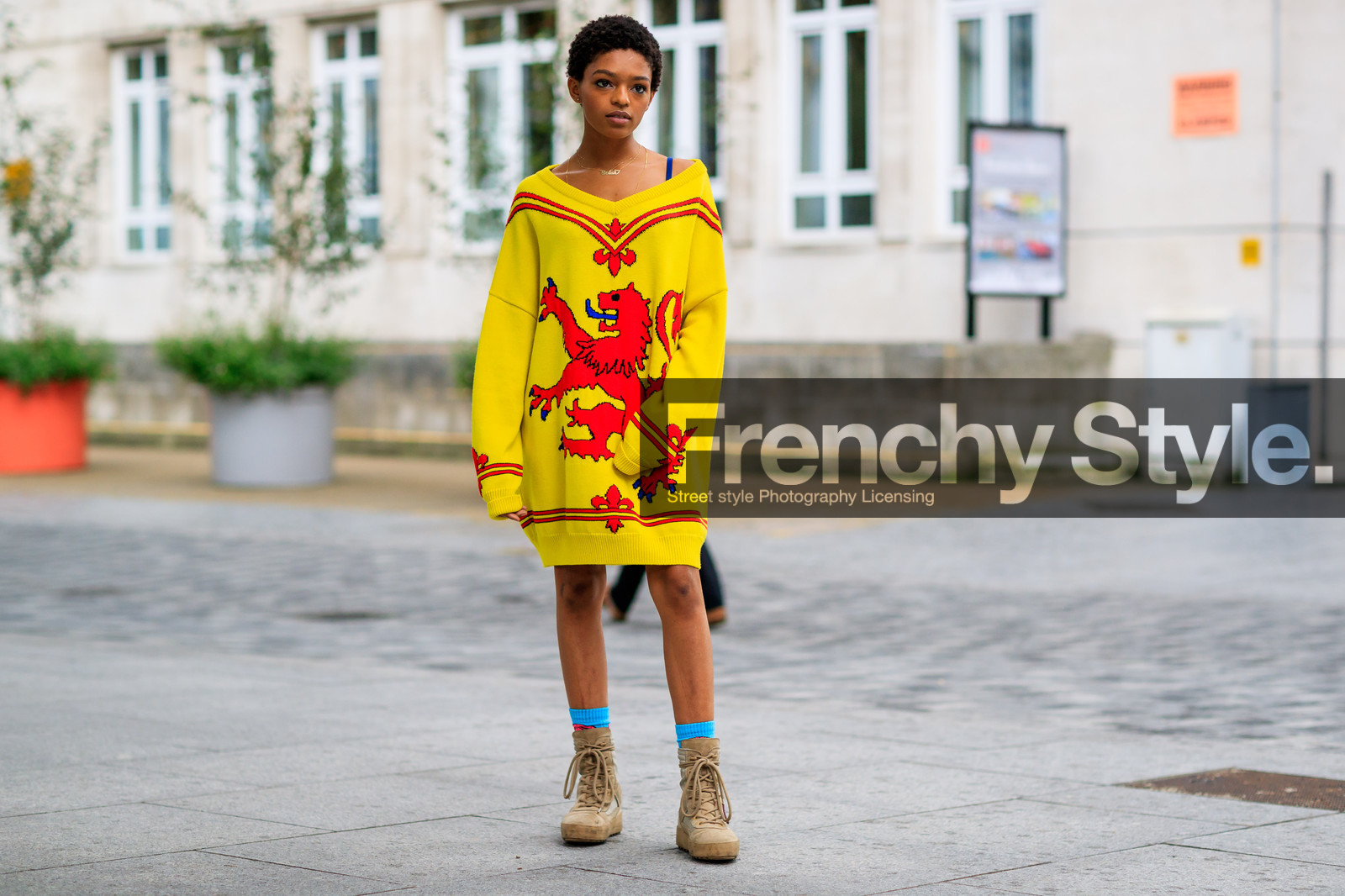 atmosphere details, beige boots, fashion week, frenchystyle, full length, FW, horizontal, jonathan paciullo, leather shoes, LFW, LONDON, printed sweater, selah marley, SPRING SUMMER 2018, SS 18, street style, suede shoes, sweater dress, sylvia haghjoo, yellow sweater