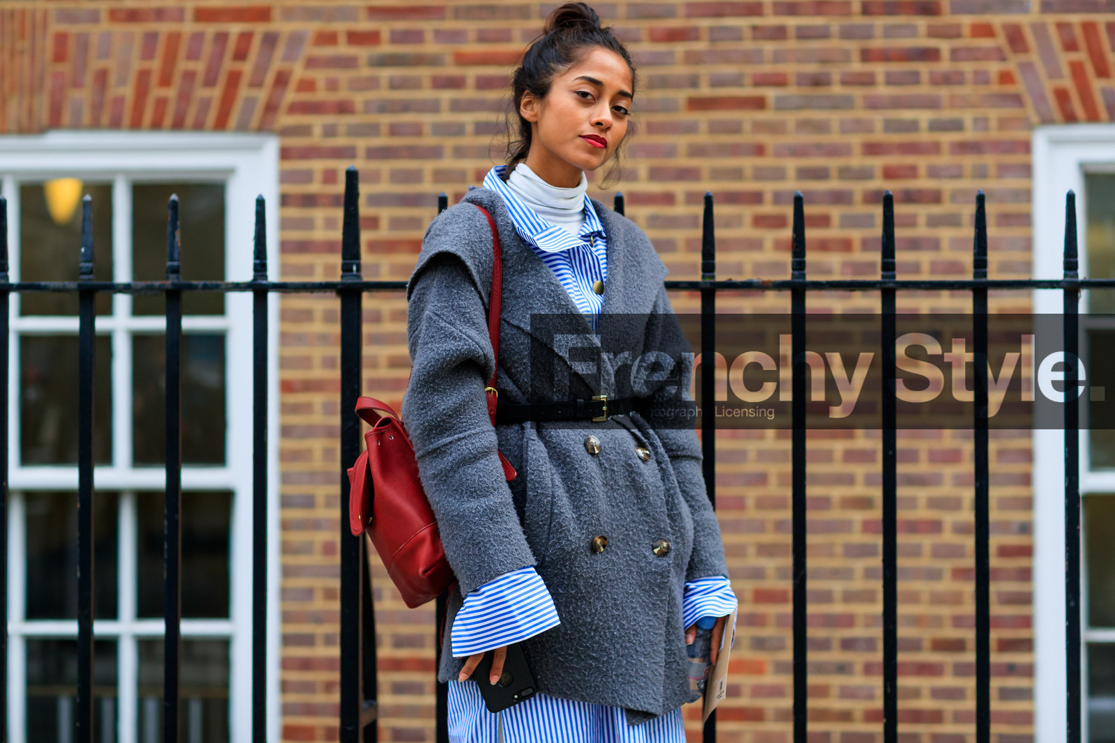 black belt, blue shirt, grey jacket, leather bag, leather belt, red bag, red lips, striped shirt, street style, jonathan paciullo, FW, frenchystyle, fashion week, LFW, LONDON, AUTUMN WINTER 2018-2019, AW 18-19, FALL WINTER 2018-2019, FW 18-19, horizontal, atmosphere details, detail