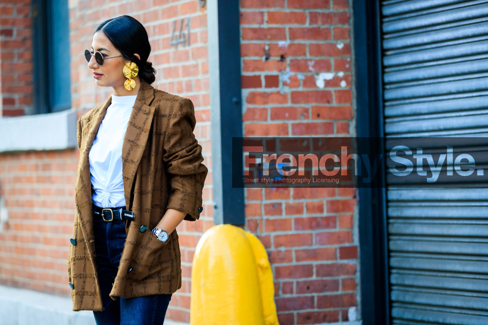atmosphere details, blazer, blue denim, brown jacket, checked jacket, denim pants, detail, earrings, fashion week, frenchystyle, FW, golden jewelry, graphic jacket, horizontal, jeans, jonathan paciullo, nausheen shah, NEW YORK, NYFW, plaid, printed jacket, SPRING SUMMER 2018, SS 18, street style, sunglasses, trousers, white t shirt