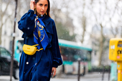 blue coat, blue scarf, earrings, fanny pack, leather bag, trench coat, yellow bag, fashion week, frenchystyle, FW, jonathan paciullo, street style, PFW, PARIS, AUTUMN WINTER 2018-2019, FALL WINTER 2018-2019, FW 18-19, horizontal, atmosphere details, erin adamson