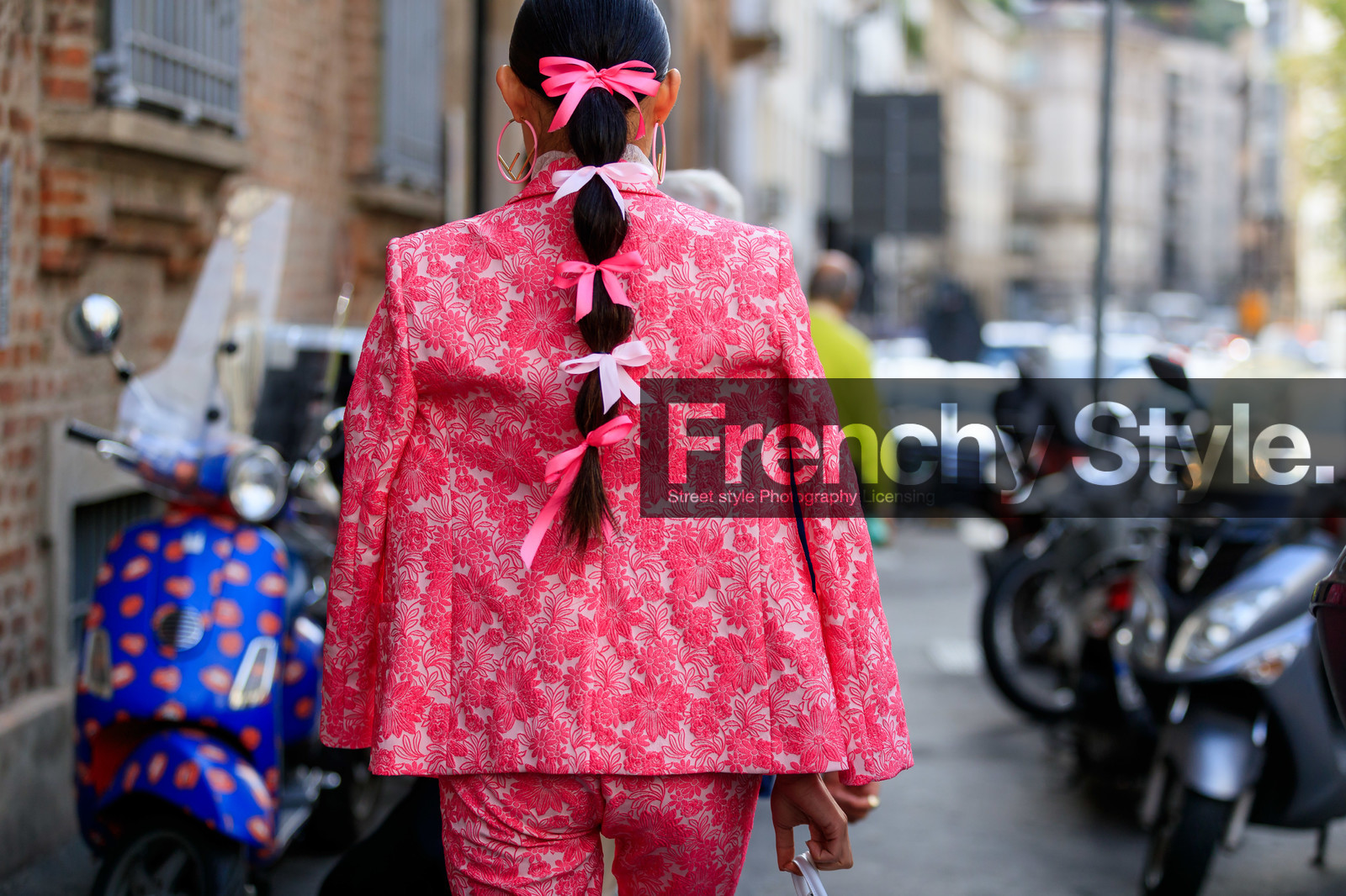 jaime xie, pink suits, pink jacket, pink pants, floral print jacket, floral printed pants, floral printed suits, back details, hoop earrings, pink earrings, fendi earrings, plaited hair, hair details, knot details, fashion week, frenchystyle, FW, jonathan paciullo, street style, horizontal, atmosphere details, detail, MFW, MILAN, SPRING SUMMER 2020, SS 20