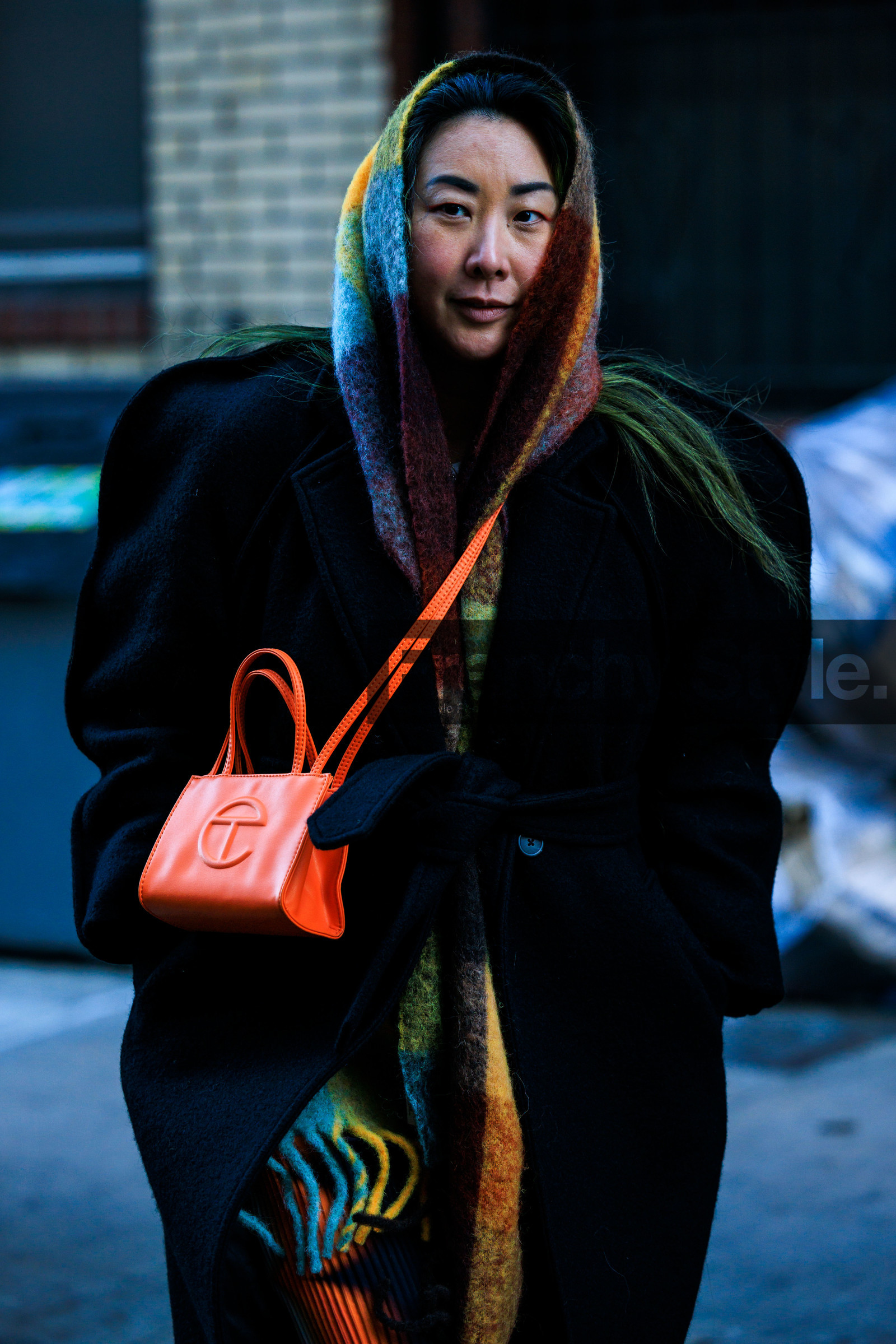 telfar crossbody, telfar bag, telfar handbag, red handbag, black coat, plaid scarf, fashion week, frenchystyle, FW, jonathan paciullo, street style, NYFW, NEW YORK, AUTUMN WINTER 2022-2023, FALL WINTER 2022_2023, FW 22-23, vertical, atmosphere details
