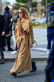beige trench coat, camel trenchcoat, metalic frame sunglasses, eyecat sunglasses, black leather boots, cowboy boots, belted trench coat, fashion week, frenchystyle, FW, jonathan paciullo, street style, PFW, PARIS, vertical, full length