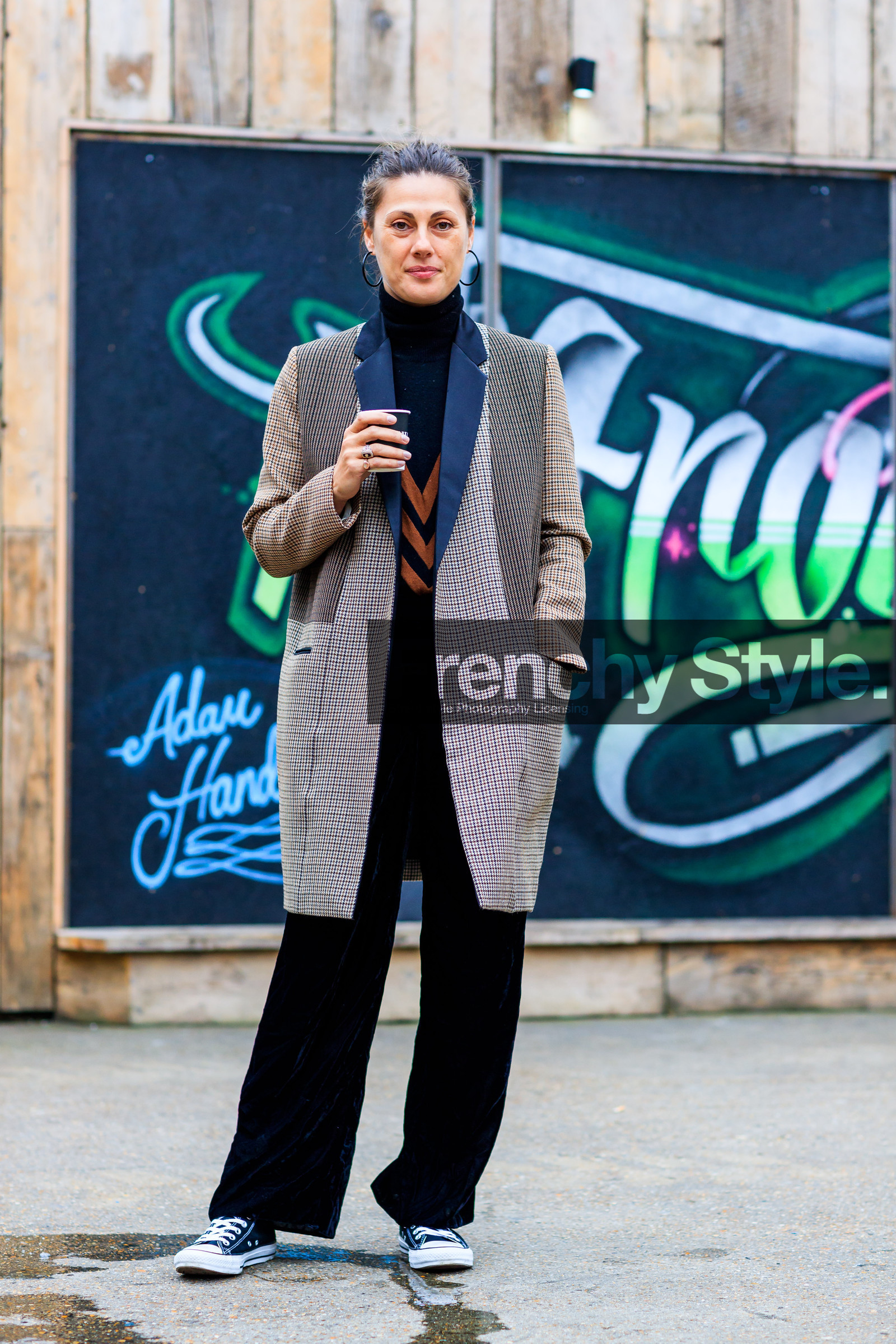 AUTUMN WINTER 2017-2018, AW 17-18, black pants, black sneakers, black sweater, brown coat, converse, FALL WINTER 2017-2018, fashion week, frenchystyle, full length, FW, FW 17-18, graphic coat, jessica hart, jonathan paciullo, LFW, LONDON, natalie hartley, street style, trousers, vertical