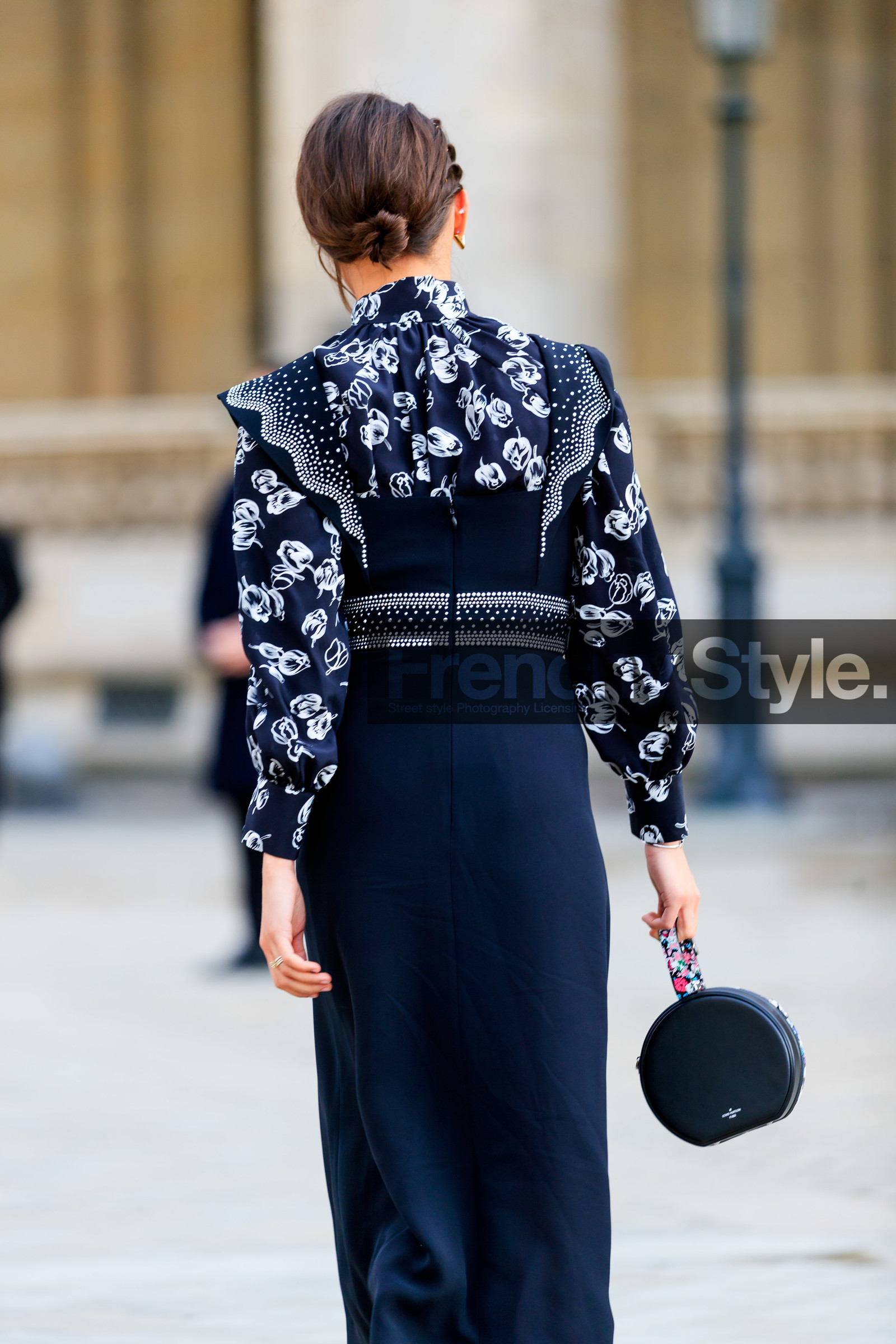 black and white, black bag, black dress, graphic dress, leather bag, louis vuitton, printed dress, PARIS, PFW, street style, jonathan paciullo, FW, frenchystyle, fashion week, AUTUMN WINTER 2019-2020, AW 19-20, FALL WINTER 2019-2020, FW 19-20, vertical, atmosphere details, detail
