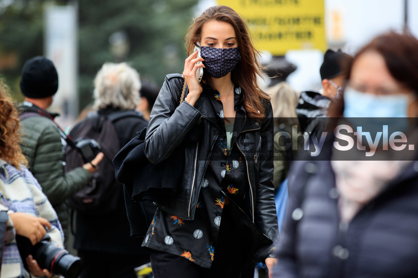 camille hurel, black leather perfecto, black shirt, japenese style shirt, chinese signs printed shirt, covid face mask, PARIS, PFW, fashion week, frenchystyle, FW, jonathan paciullo, street style, SPRING SUMMER 2021, SS 21, horizontal, atmosphere details, detail, model