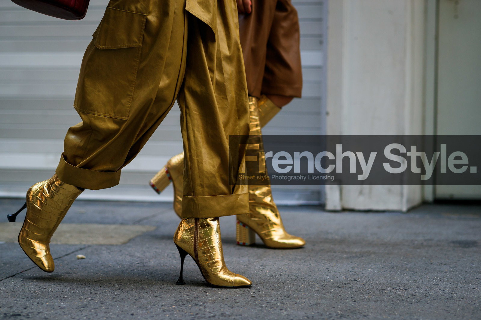 amina muaddi, beige jumpsuit, gold, golden boots, high heels, leather jumpsuit, leather shoes, shiny boots, trousers, street style, jonathan paciullo, FW, frenchystyle, fashion week, NEW YORK, NYFW, SPRING SUMMER 2020, SS 20, horizontal, atmosphere details, detail