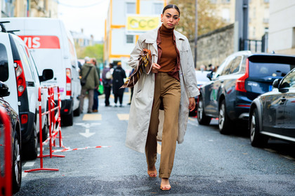 white trench coat, camel pullover, turtleneck pullover, silk shirt, beige pants, beige leather sandals, flare pants, brown scarf, chain printed scarf, golden earrings, hoop earrings, fashion week, frenchystyle, FW, jonathan paciullo, street style, PFW, PARIS, SPRING SUMMER 2021, SS 21, horizontal, atmosphere details, full length