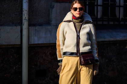 beige gloves, brown bag, corduroy, crocodile, fur jacket, leather bag, shearling, sheep fur, sunglasses, trousers, white fur, yellow pants, street style, jonathan paciullo, FW, frenchystyle, fashion week, PFW, PARIS, AUTUMN WINTER 2018-2019, FALL WINTER 2018-2019, FW 18-19, horizontal, atmosphere details, monica ainley