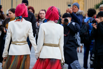 Ami and Aya Suzuki, white jacket, pink hair, dyed hair, dior jacket, dior bag, dior belt, dior skirt, belted jacket, rope belt, multicolor skirt, tulle skirt, pink skirt, rainbow skirt, back details, fashion week, frenchystyle, FW, jonathan paciullo, street style, PFW, PARIS, AUTUMN WINTER 2020-2021, FALL WINTER 2020-2021, FW 20-21, horizontal, detail, atmosphere details
