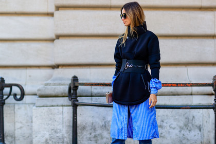 atmosphere details, black belt, black sweater, blue denim, blue shirt, Clara Racz, denim pants, detail, fashion week, frenchystyle, FW, graphic shirt, horizontal, jeans, jonathan paciullo, leather bag, PARIS, PFW, printed shirt, shirt dress, SPRING SUMMER 2017, SS 17, street style, striped shirt, stripes, sunglasses, trousers