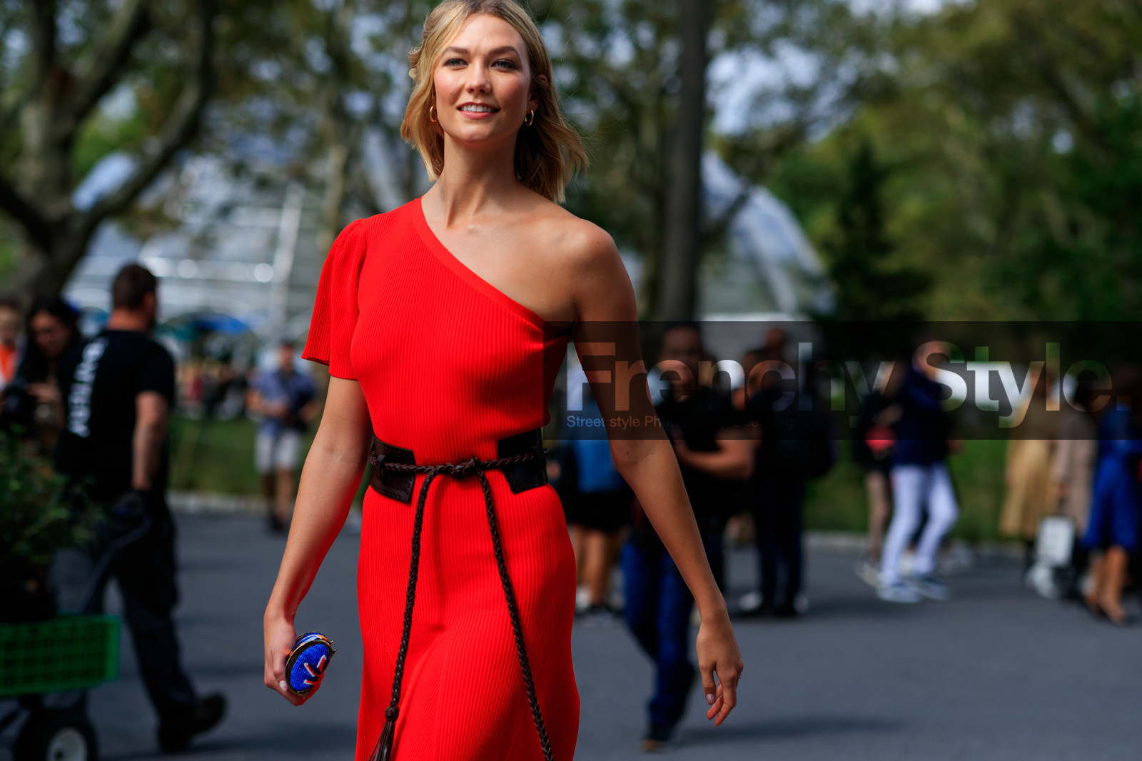 asymetric, black belt, blue bag, karlie kloss, mini bag, model, one shoulder, red dress, street style, jonathan paciullo, FW, frenchystyle, fashion week, NEW YORK, NYFW, SPRING SUMMER 2020, SS 20, horizontal, atmosphere details, detail