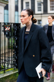beige sweater, black jacket, earrings, street style, jonathan paciullo, FW, frenchystyle, fashion week, LFW, LONDON, AUTUMN WINTER 2018-2019, AW 18-19, FALL WINTER 2018-2019, FW 18-19, vertical, atmosphere details, detail, flora macdonald johnston