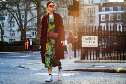 adidas, atmosphere details, AUTUMN WINTER 2017-2018, AW 17-18, bordeaux, burgundy, FALL WINTER 2017-2018, fashion week, frenchystyle, full length, FW, FW 17-18, green dress, horizontal, jonathan paciullo, leather bag, leather shoes, leather sneakers, LFW, LONDON, printed dress, red bag, red coat, stan smith, street style, sunglasses, white sneakers