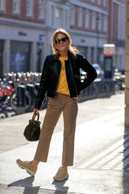 beige pants, beige sneakers, black jacket, black perfecto, checked, fur bag, green bag, leather bag, leather jacket, leather perfecto, leather shoes, nike, plaid, printed pants, sunglasses, trousers, yellow sneakers, street style, jonathan paciullo, FW, frenchystyle, fashion week, LFW, LONDON, AUTUMN WINTER 2018-2019, AW 18-19, FALL WINTER 2018-2019, FW 18-19, vertical, full length