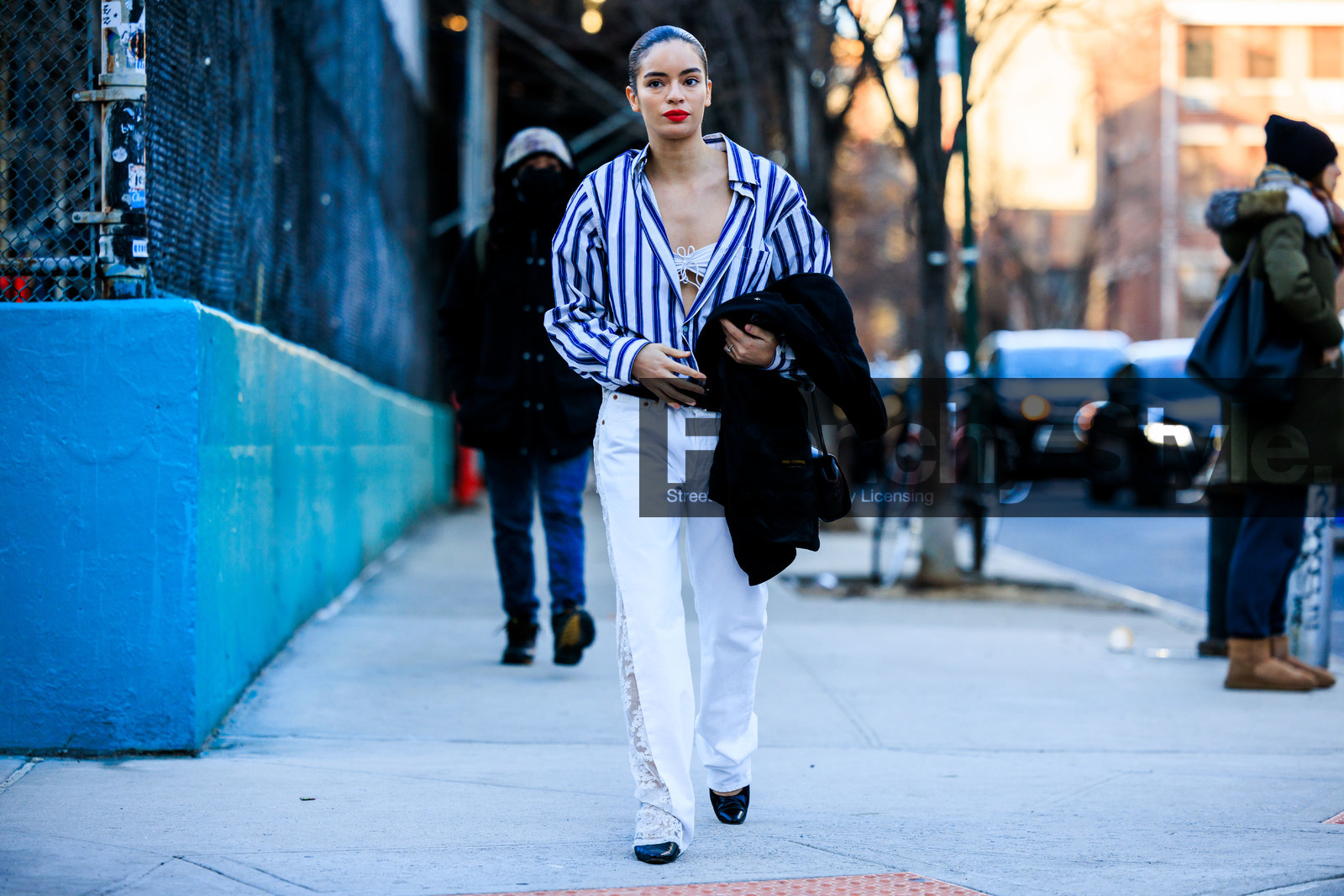 details, full black look, black pants, white striped pants, striped shirt, white pants, white bra, red lips, black jacket, black handbag, lace pants, flared pants, blue and white shirt, coco baudelle, fashion week, frenchystyle, FW, jonathan paciullo, street style, NYFW, NEW YORK, AUTUMN WINTER 2022-2023, FALL WINTER 2022_2023, FW 22-23, atmosphere details, horizontal, full length