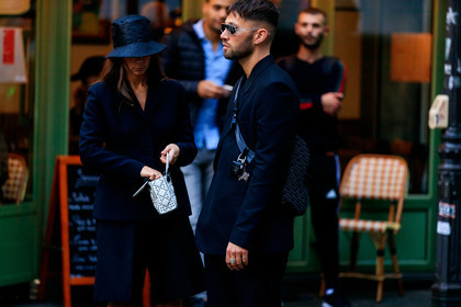 alice & j.s, alice barbier, JS roques, white sunglasses, futurist shape sunglasses, black jacket, black pants, black bermuda shorts, dior bag, dior jacket, dior pants, dior shorts, dior total look, monogrammed bag, crossbody bag, blue bag, dior saddle bag, fashion week, frenchystyle, FW, jonathan paciullo, street style, SPRING SUMMER 2020, SS 20, PFW, PARIS, horizontal, atmosphere details, detail