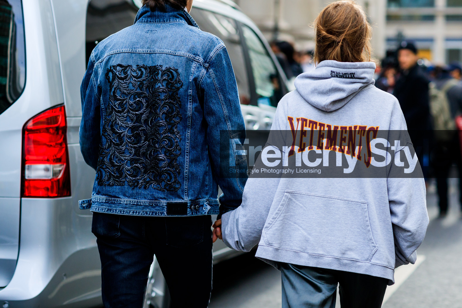 atmosphere details, AUTUMN WINTER 2017-2018, AW 17-18, back detail, blue denim, denim jacket, detail, embroidered jacket, FALL WINTER 2017-2018, fashion week, frenchystyle, FW, FW 17-18, grey sweater, hoodie, horizontal, jonathan paciullo, LFW, LONDON, printed sweater, street style, trousers, vêtements