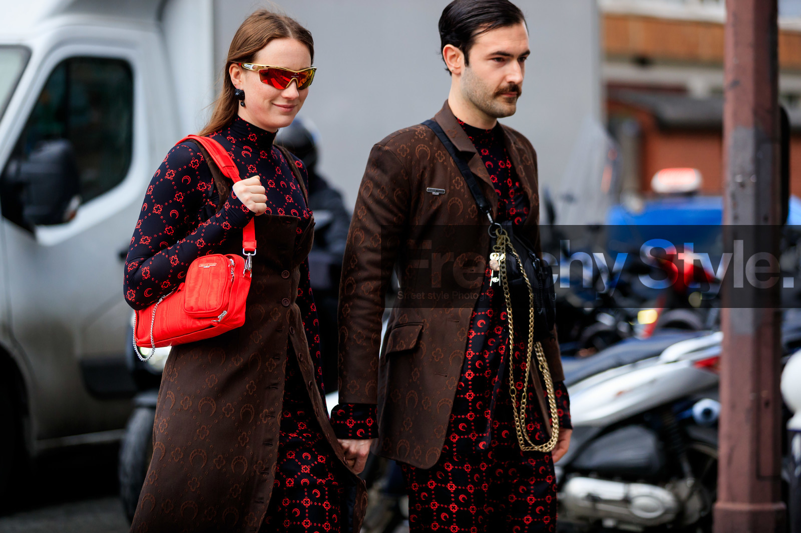 brown dress, brown jacket, black dress, black top, black pants, monogrammed dress, monogrammed jacket, monogrammed pants, monogrammed top, marine serre bag, marine serre dress, marine serre jacket, marine serre look, marine serre pants, marine serre top, sleeveless dress, red dress, red top, red pants, silk dress, technical fabric top, technical fabric pants, button dress, red bag, shoulder bag, mirror sunglasses, futurist shape sunglasses, marine serre sunglasses, split dress, black earrings, high collar top, fashion week, frenchystyle, FW, jonathan paciullo, street style, PFW, PARIS, AUTUMN WINTER 2020-2021, FALL WINTER 2020-2021, FW 20-21, horizontal, detail, atmosphere details