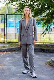 bag, croc bag, grey bag, grey blazer, grey monochrome, grey pants, grey suit, leather bag, Maartje Verhoef, sneakers, suit, tailored, fashion week, frenchystyle, FW, jonathan paciullo, street style, MFW, MILAN, SPRING SUMMER 2022, SS 22, vertical, atmosphere details, detail