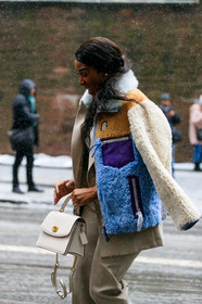beige pants, carolina herrera, fur jacket, graphic jacket, leather bag, multicolor jacket, over the shoulder, printed jacket, shearling, trousers, white bag, street style, jonathan paciullo, frenchystyle, NYFW, NEW YORK, AUTUMN WINTER 2019-2020, AW 19-20, FALL WINTER 2019-2020, FW 19-20, fashion week, FW, vertical, atmosphere details, detail
