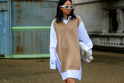 yuyu zhangzou, yuwei zhangzou, white sunglasses, white shirt, dress shirt, pullover dress, beige pullover, sleeveless pullover, long shirt, oversize shirt, striped shirt, louis vuitton sunglasses, square shape glasses, margiela bag, used bag, golden bag, fashion week, frenchystyle, FW, jonathan paciullo, street style, SPRING SUMMER 2020, SS 20, PFW, PARIS, horizontal, atmosphere details, detail
