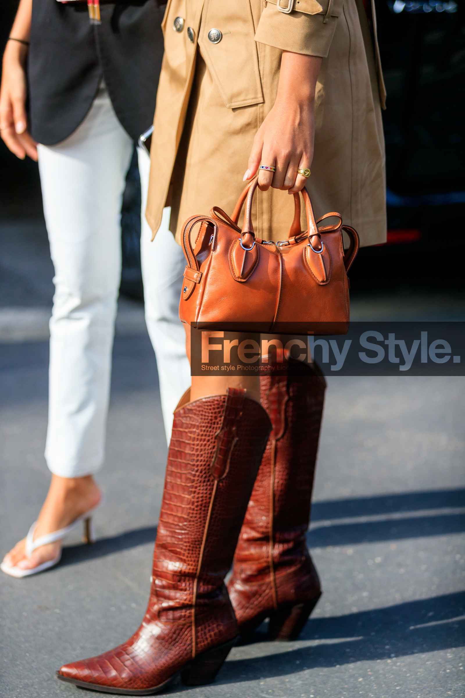 tods bag, close up detail, legs detail, camel leather bag, brown leather boots, animal skin boots, cowboy boots, high boots, fashion week, frenchystyle, FW, jonathan paciullo, street style, vertical, atmosphere details, detail, MFW, MILAN, SPRING SUMMER 2020, SS 20