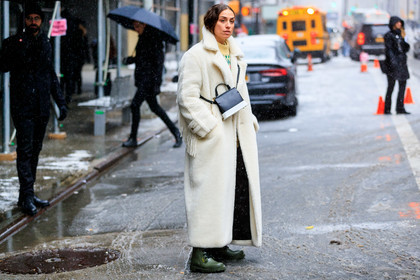 black and white bag, black bag, erika boldrin, Fur coat, green boots, leather bag, leather shoes, white coat, yellow sweater, street style, jonathan paciullo, frenchystyle, NYFW, NEW YORK, AUTUMN WINTER 2019-2020, AW 19-20, FALL WINTER 2019-2020, FW 19-20, FW, fashion week, atmosphere details, horizontal, full length