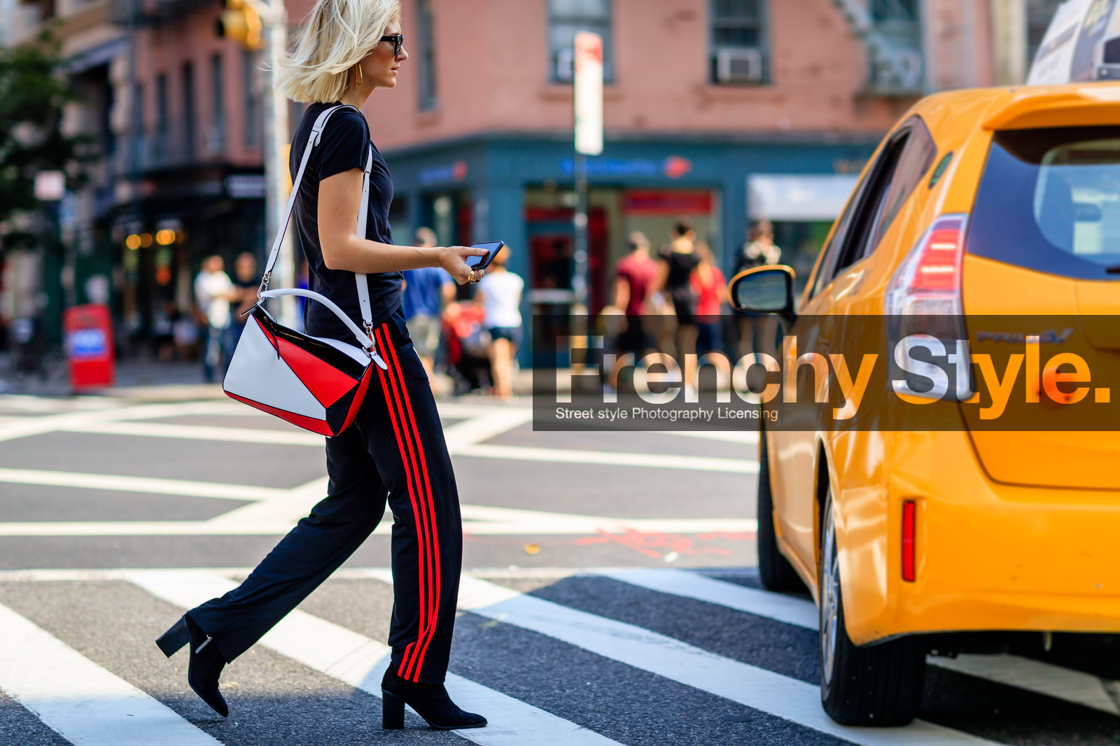 atmosphere details, black and white bag, black boots, black pants, black t shirt, detail, fashion week, frenchystyle, FW, graphic bag, horizontal, jonathan paciullo, leather bag, loewe, NEW YORK, NYFW, SPRING SUMMER 2017, SS 17, street style, striped pants, sunglasses, trousers, woman