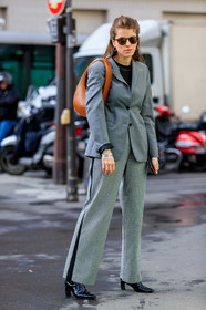 monica ainley, grey jacket, black pants, white pants, bicolor pants, houndstooth printed pants, rayban sunglasses, round shape sunglasses, scale sunglasses, camel leather bag, shoulder bag, round shape bag, coperni bag, black polish boots, kitten heels boots, black top, white top, monogrammed top, marine serre top, fashion week, frenchystyle, FW, jonathan paciullo, street style, PFW, PARIS, AUTUMN WINTER 2020-2021, FALL WINTER 2020-2021, FW 20-21, vertical, full length