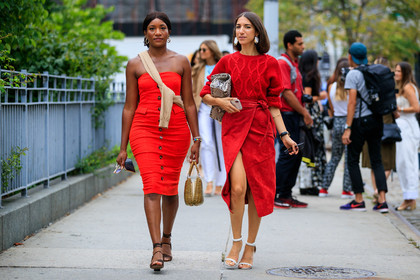 animal print, black shoes, brown shoes, earrings, high heels, leather bag, leather shoes, red dress, red skirt, red sweater, snake print, tone on tone, total look red, white shoes, street style, jonathan paciullo, FW, frenchystyle, fashion week, NEW YORK, NYFW, SPRING SUMMER 2020, SS 20, horizontal, atmosphere details, full length